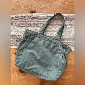 Lululemon Sage bag